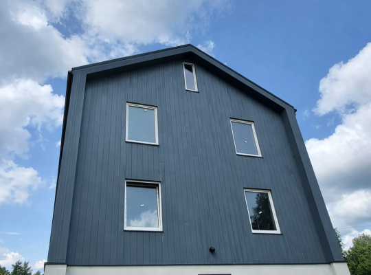 James hardie_bootbay_blue_ventilejamas_fasades_risinajums