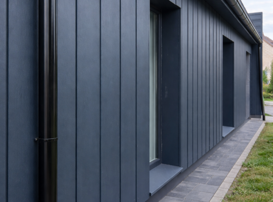 james_hardie_anthracite_grey_ventilejamas_fasades_plank_3
